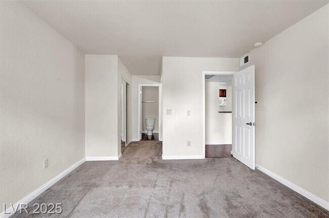 Building Photo - 2606 S Durango Dr