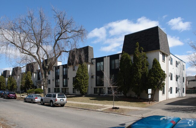 Foto del edificio - 2525 Harriet Ave S
