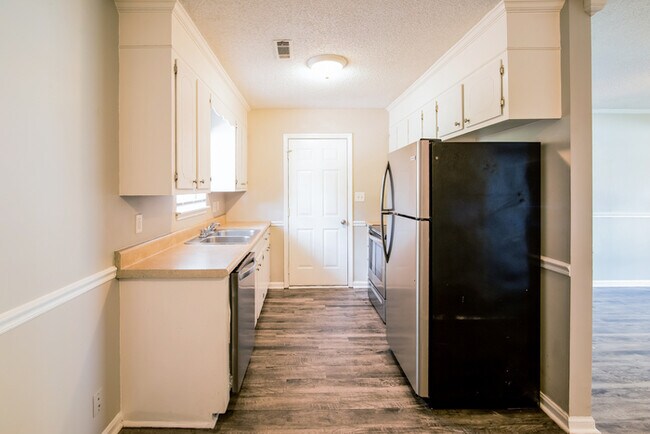 Foto del edificio - 101 Harold Dr