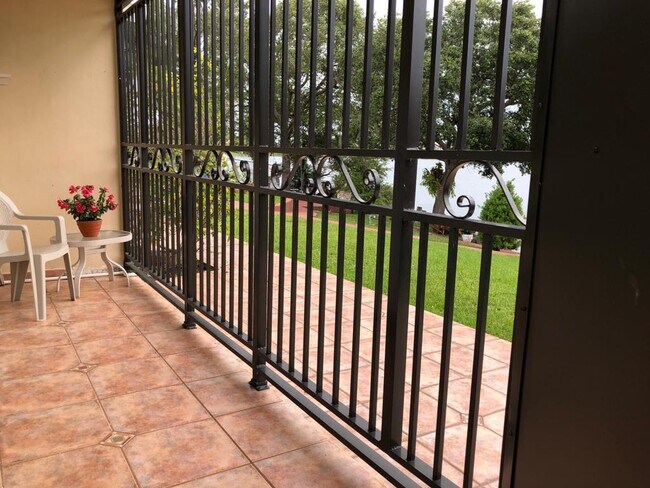 covered terrace - 4440 SW 87th Ave