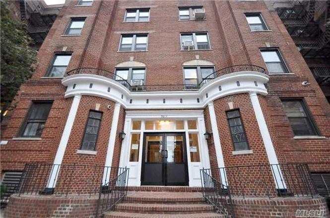 Foto principal - 96-11 65th Rd