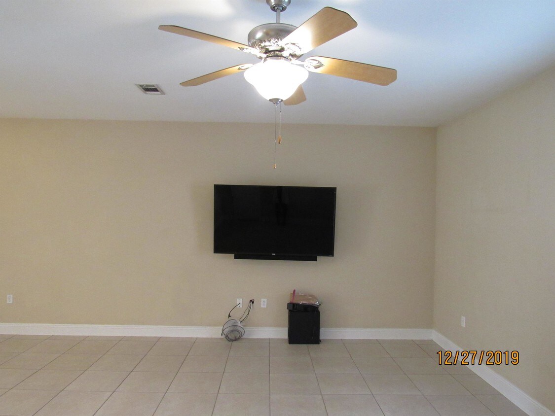 Foto principal - 544 Maple Ave