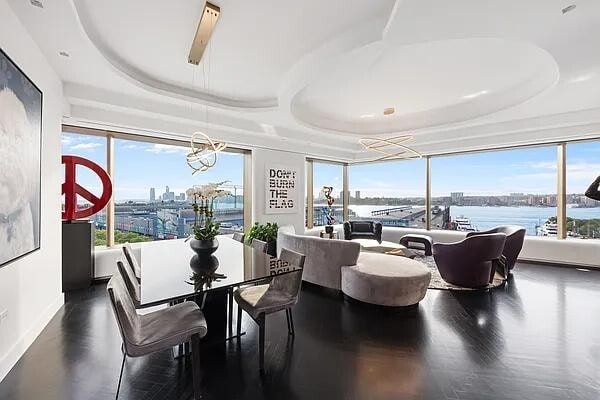 Foto del edificio - 551 W 21st St