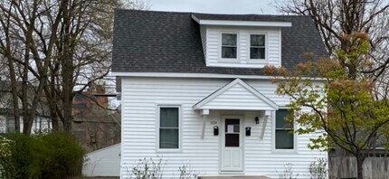 Building Photo - 1024 Main St