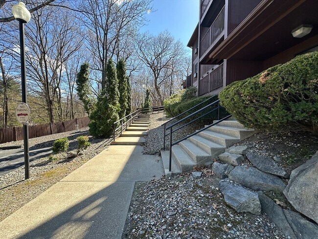 Foto del edificio - 340 Sunderland Rd
