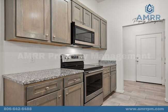 Building Photo - Charming 2-Bedroom House