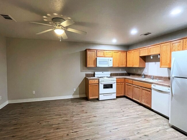 Foto del edificio - 21755 Ives Dr