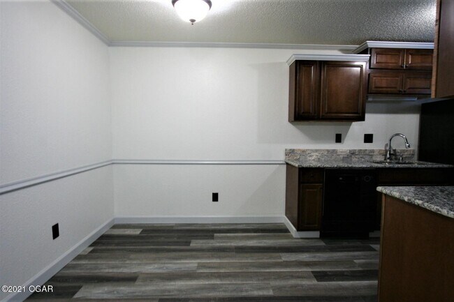 Building Photo - 3111 E 12th St