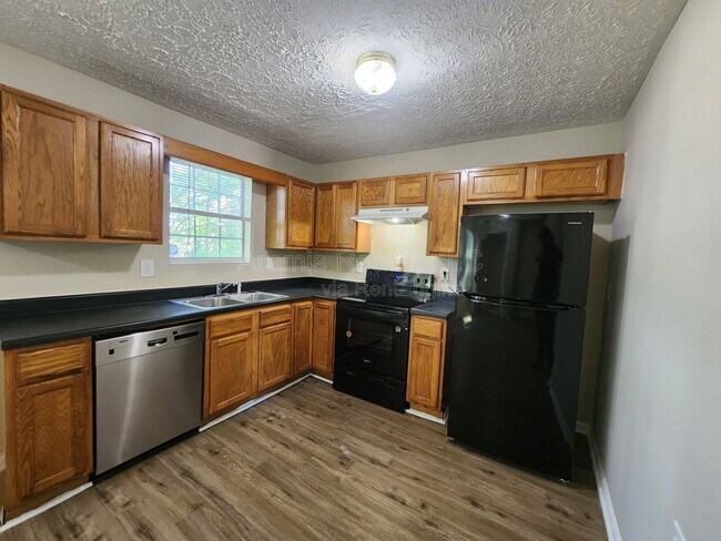 Foto del edificio - 5477 Denny Dr