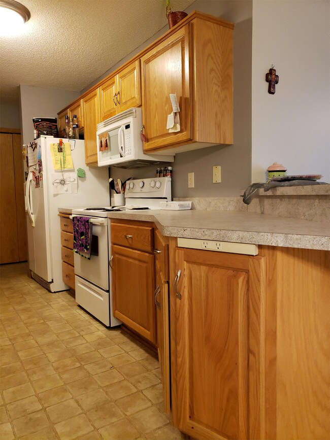 Building Photo - 15410 Radium St NW