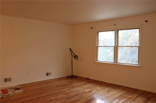 Building Photo - 67 Ionia Ave