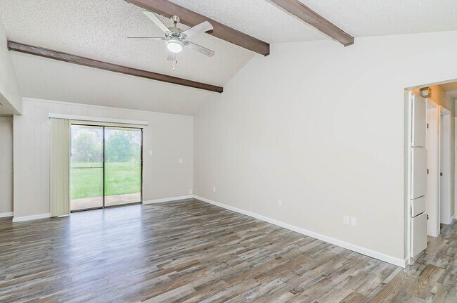Building Photo - Bright and Inviting Home – Perfect for Comfortable Living