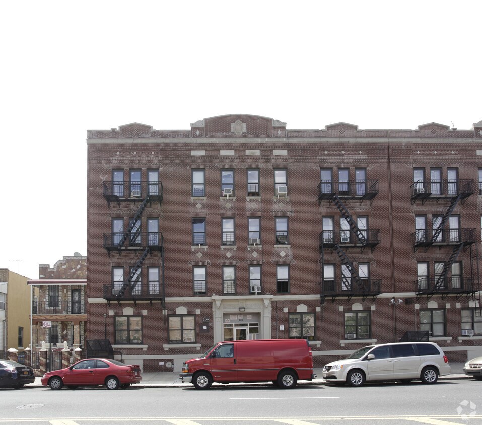 Building Photo - 676 Howard Ave