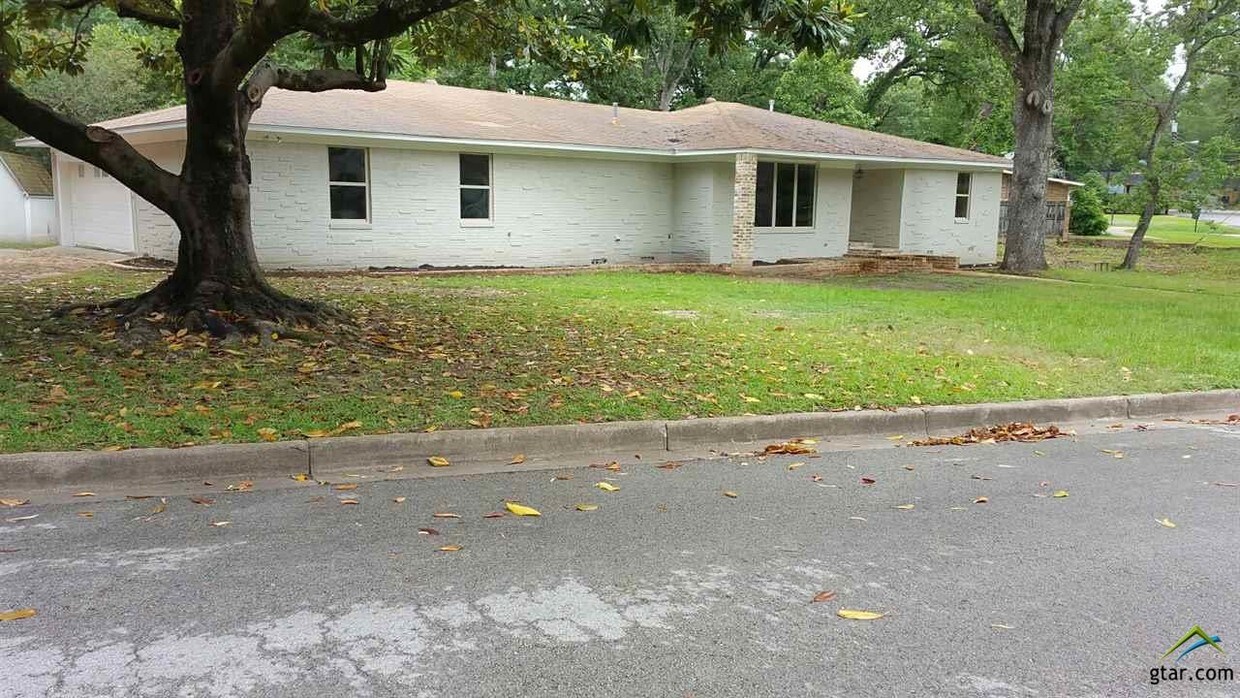 Primary Photo - 3219 Fernwood Dr