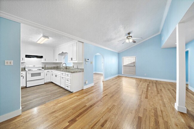 Foto del edificio - 12104 Burdine St