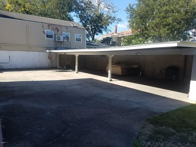 Building Photo - 2247 Riverside Ave