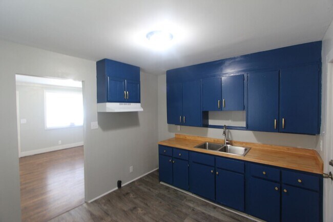 Foto del edificio - New on the Market and Newly Renovated!