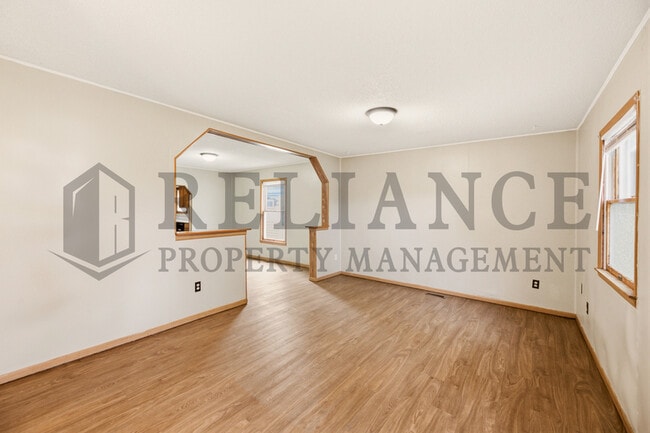 Building Photo - 1028 W Munnell Ave