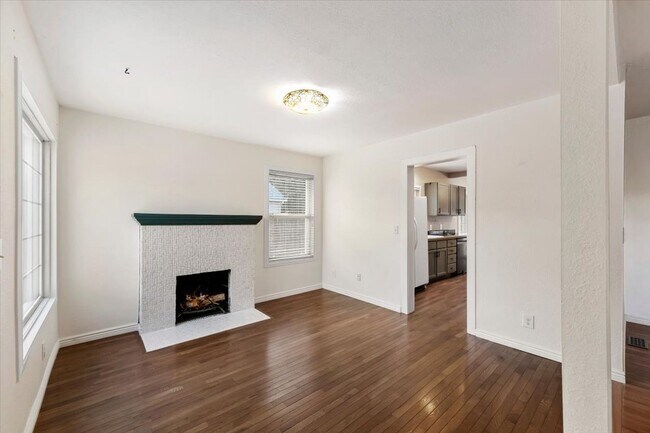 Foto del edificio - 4801 W Irving St