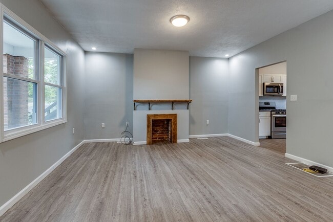 Building Photo - Available August - Beautiful 2 Bedroom Hom...