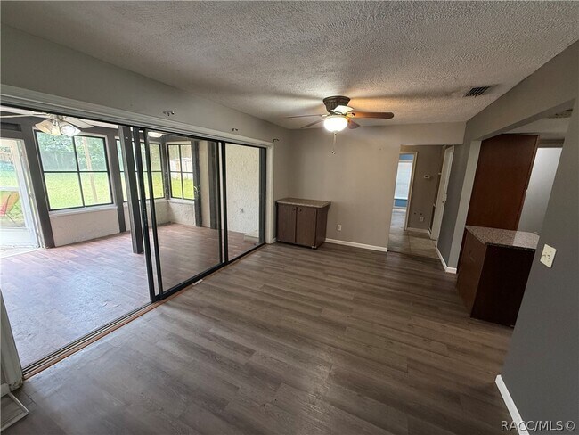 Foto del edificio - 5560 S Garcia Terrace