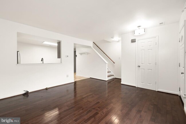 Foto del edificio - 16 Wilcox Ct