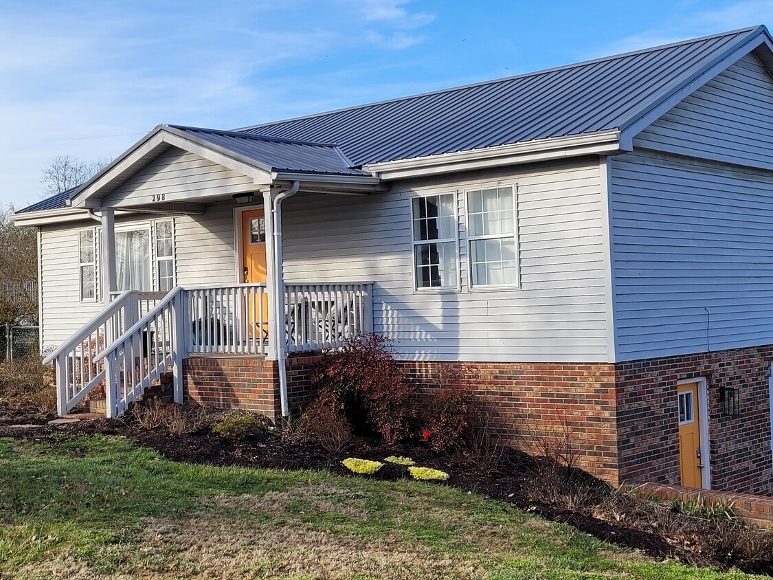 298 E Jere Whitson Rd, Cookeville, TN 38501 House for Rent in Cookeville, TN