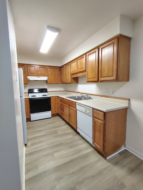 Building Photo - 600 Reusens Rd