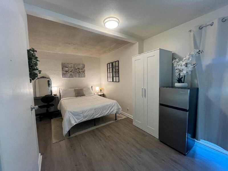 Foto principal - 7327 Sovereign Ct
