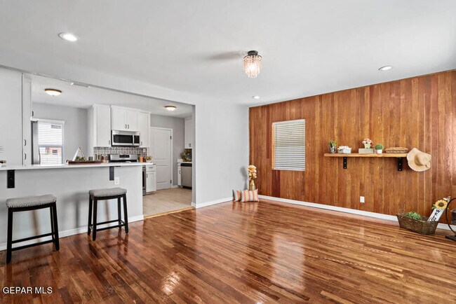 Foto del edificio - 2728 Byron St