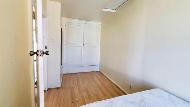 Building Photo - 125-127-127 Beacon Ave