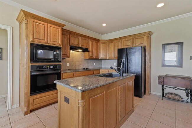 Foto del edificio - 4760 N Bonnie Brae St