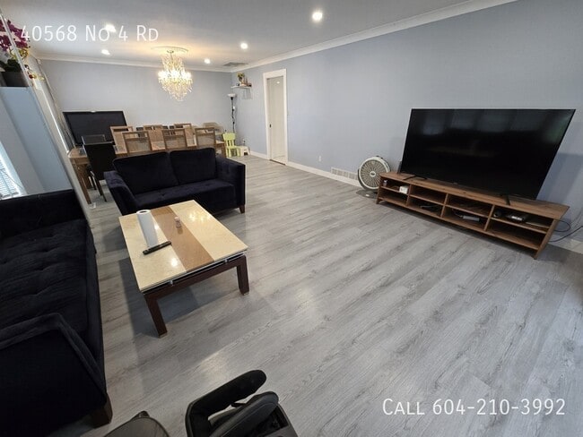 Building Photo - Spacious Country Living in Abbotsford
