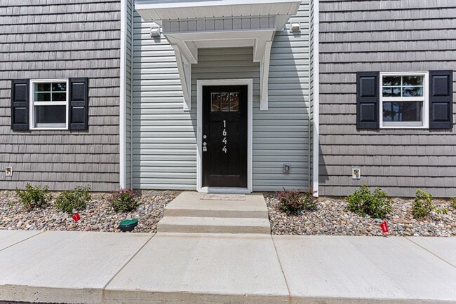 Foto del edificio - 1628 MacIntosh Drive, Unit 1628