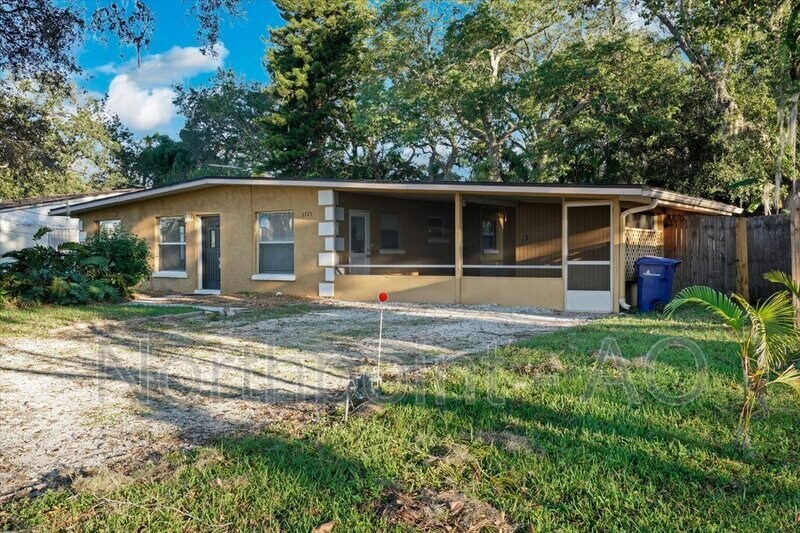 Foto principal - 3725 Ferguson St