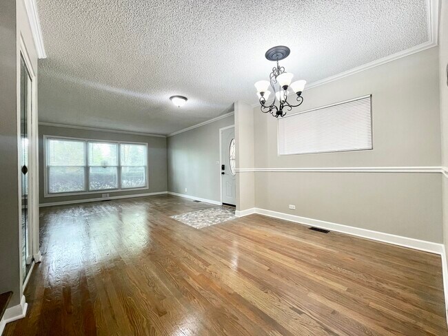 Foto del edificio - 8332 Bennett Ave