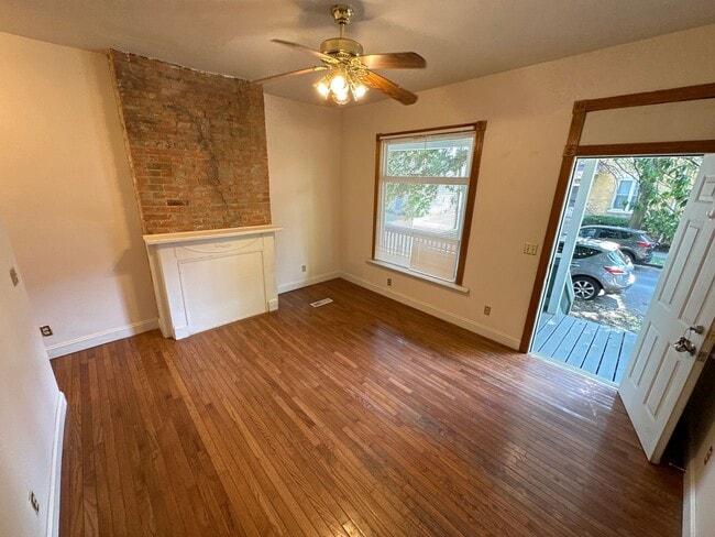 Building Photo - Highland 1557-1559 1557HSLLC