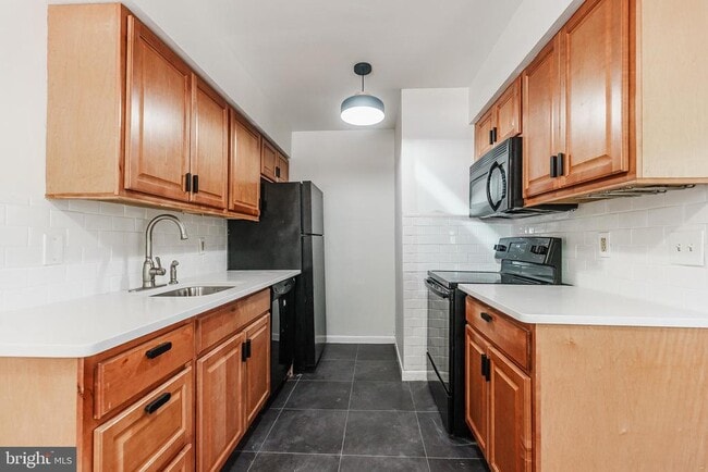 Building Photo - 2539 Jenkintown Rd