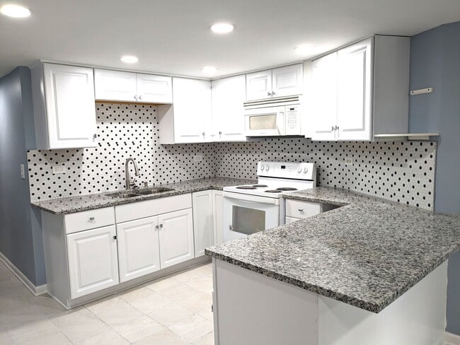 Building Photo - 5627 N Campbell Ave