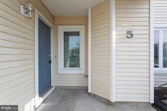 Foto del edificio - 5 Michele Ct