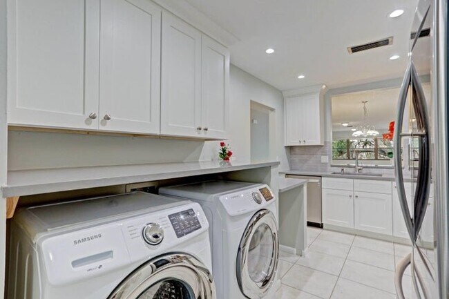 Foto del edificio - 3011 SW 21st Terrace