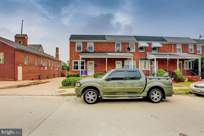 Building Photo - 505 Umbra St