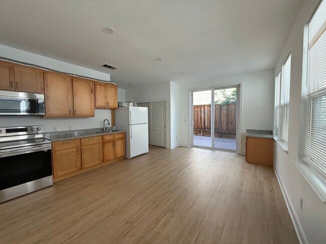 Foto del edificio - Spacious 4BD/4BA Single Family Home in Prime Santa Clara Location Near Apple Campus & Santa Clara...