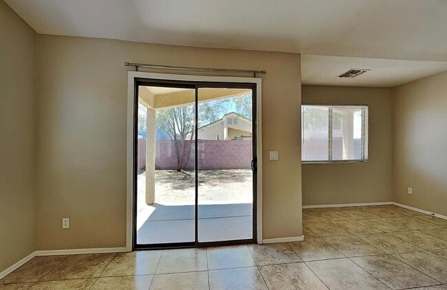 Foto del edificio - 3319 W Sunland Ave
