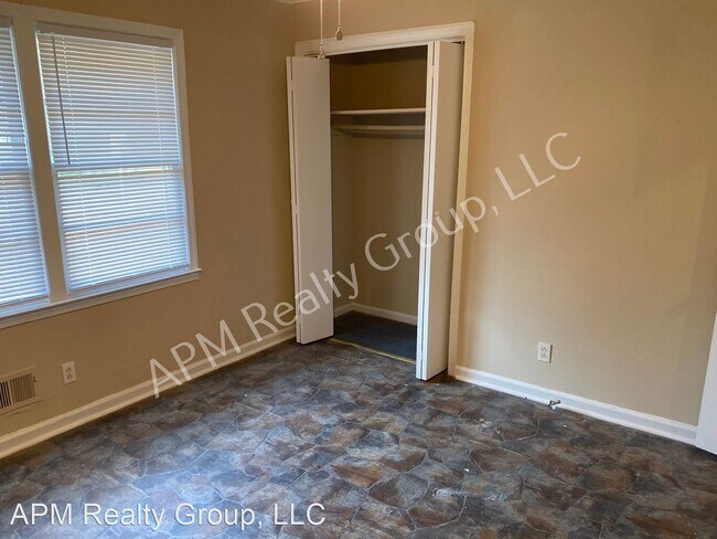 Building Photo - 713 N Campanella Ext