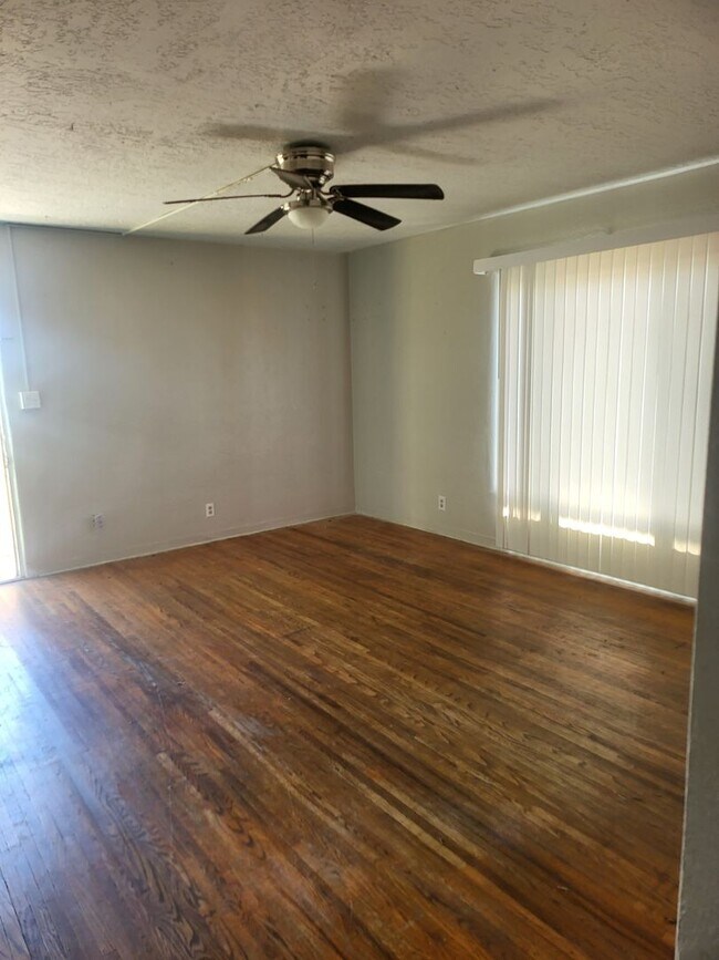 Building Photo - 1004 Madeira Dr SE