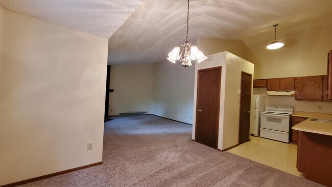 Building Photo - 401 Forest Edge Rd