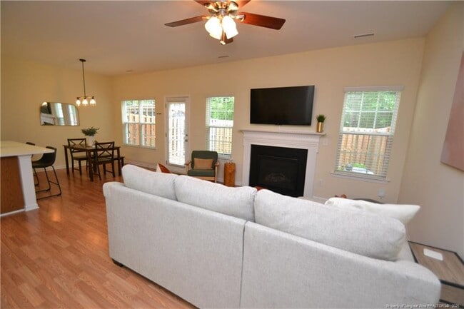 Foto del edificio - 3115 Manhasset Ln