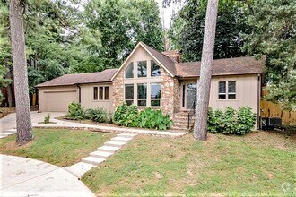 Building Photo - 710 Crestview Dr