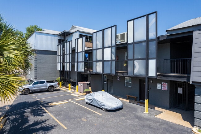 Building Photo - 2020 Congress Ave S